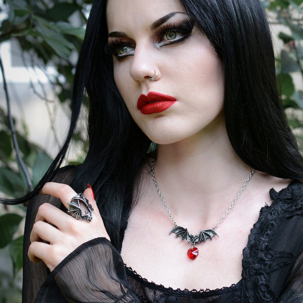 Vampire Loveheart Pendant - Goth Unite 